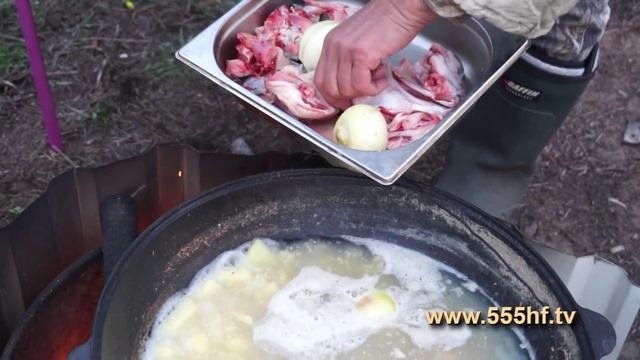 Готовим уху с Валерием Русаловым .