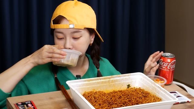 초대왕 라면 ? 공간춘 점보 쟁반짜장 챌린지 도전먹방? Giant Jumbo Jjajang Ramen Cup Noodles Challenge Mukbang ASMR Ssoyoun