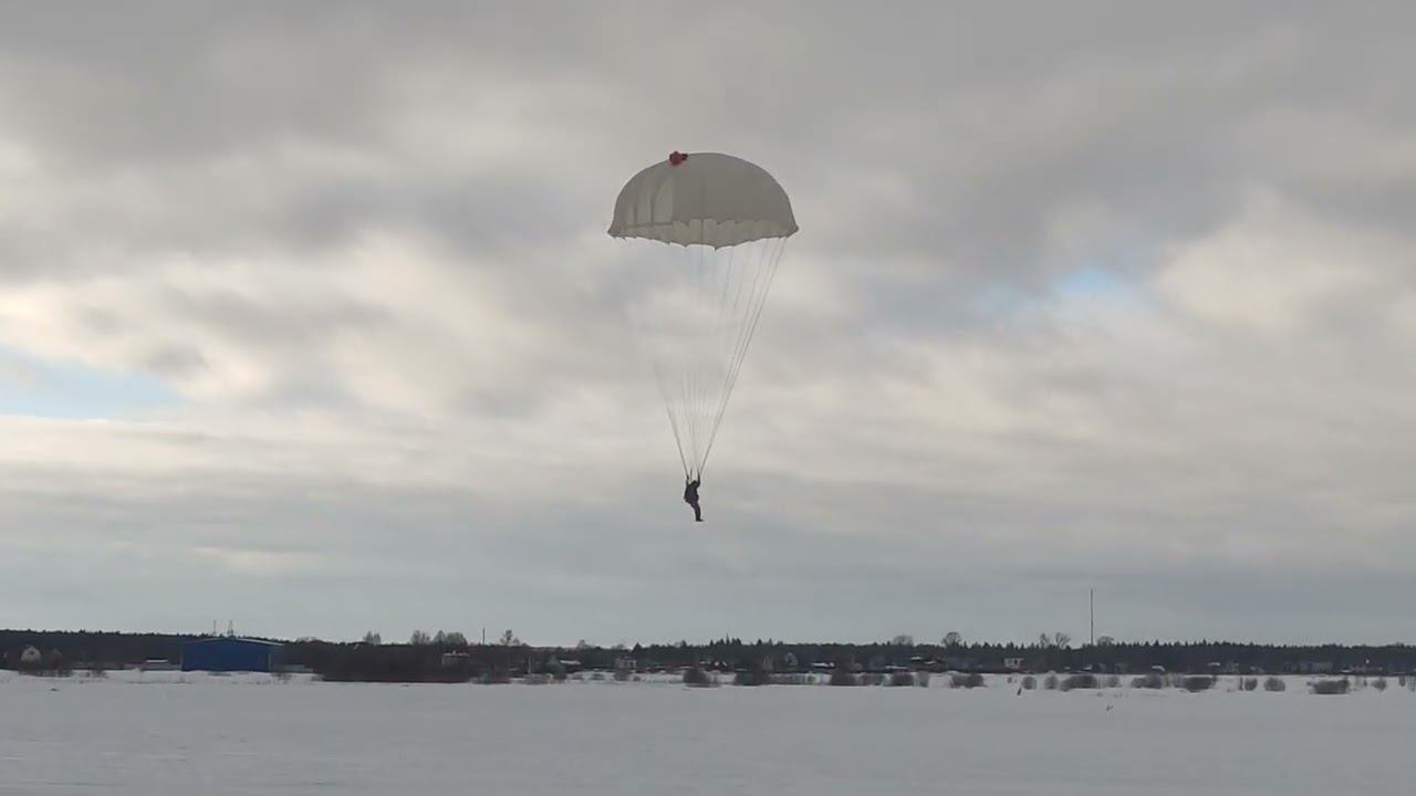 Landing of a parachutist on a round parachute D 1 5u