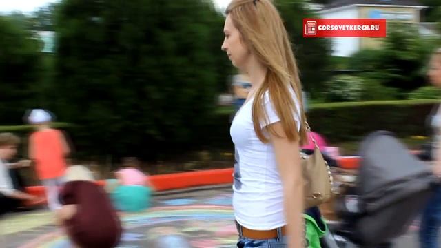 "Город детства" из мела и асфальта воздвигли на центральной площади Керчи