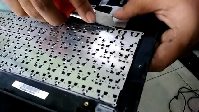How To Replace Keyboard Asus X200m//Cara Ganti Keyboard Notebook Asus X200m