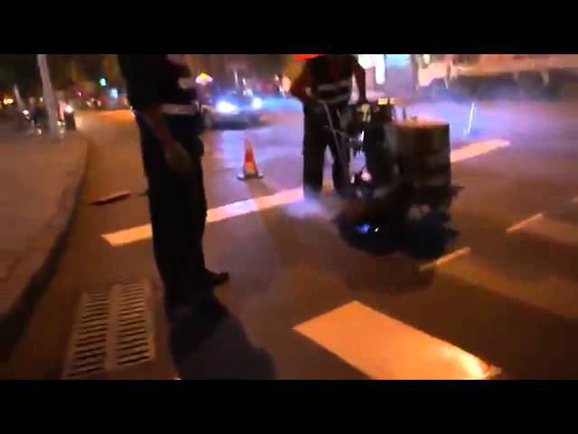 Как в Китае наносят дорожную разметку