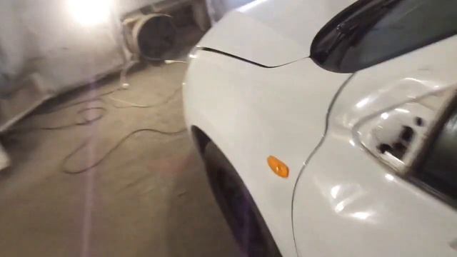 Зима не прощает ошибок.Перевёртыш белого цвета весь под рихтовку и покраску.