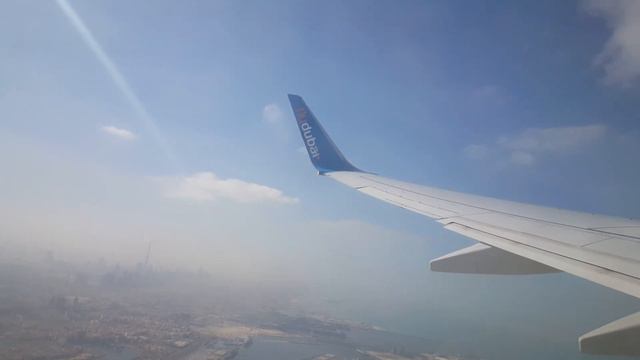 Board departure the Boeing 737-800 of the Dubai airport.