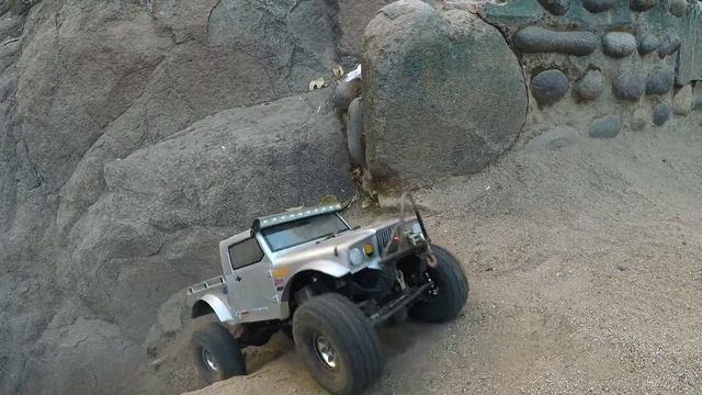 RC 4x4 Off road  Crawler & Scaler for Trucks, Jeep NUKIZER // CHILE