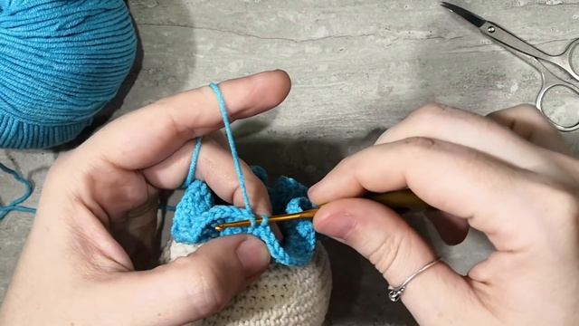 Мастер-Класс по вязанию погремушки-зайки. Baby rattle amigurumi free crochet pattern tutorial