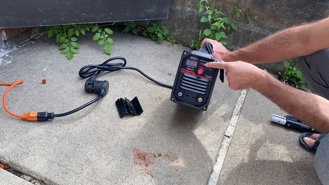 I older Mini Inverter Welding Machine MMA 160 amperes it Small and cheap welder but terrible!