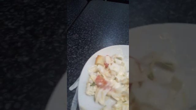 ОБЗОР НА САЛАТ "ЦЕЗАРЬ" ИЗ ШКОЛЬНОЙ СТОЛОВКИ!!!