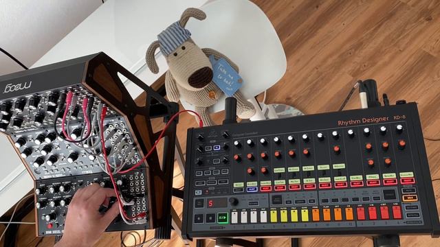 Sequencer  jam - 2 Mother-32 and DFAM with Behringer RD-8
