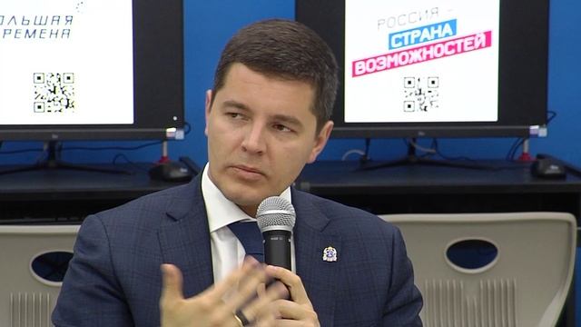 Губернатор Ямала Дмитрий Артюхов встретился с талантливыми школьниками округа