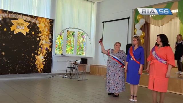Сегодня в Оренбурге в школе №15 прошла торжественная линейка для 105 выпускников начальной школы