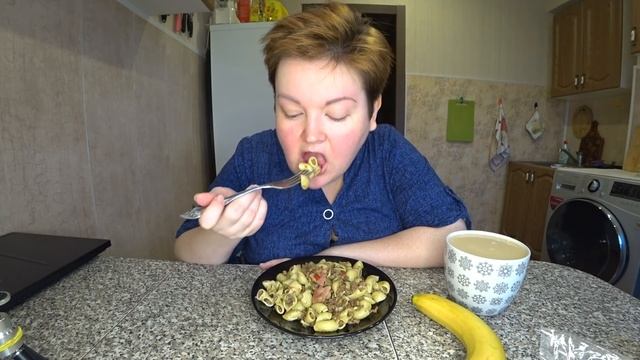 Практичность или ЛЕНЬ?! Мукбанг жареные макароны с мясом