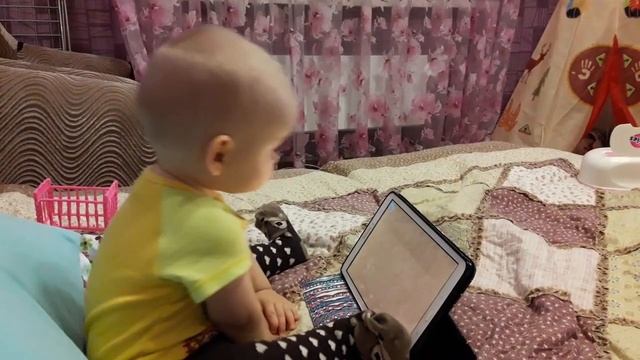 Ребенок 1 год и 2 месяца знает всех насекомых