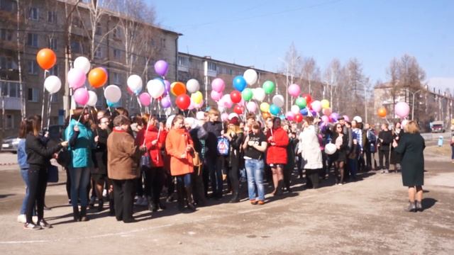 В Серове "студенческая ракета" отпустила в небо воздушные шары