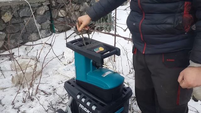 Робота в саду Подрiбнювач гiлок