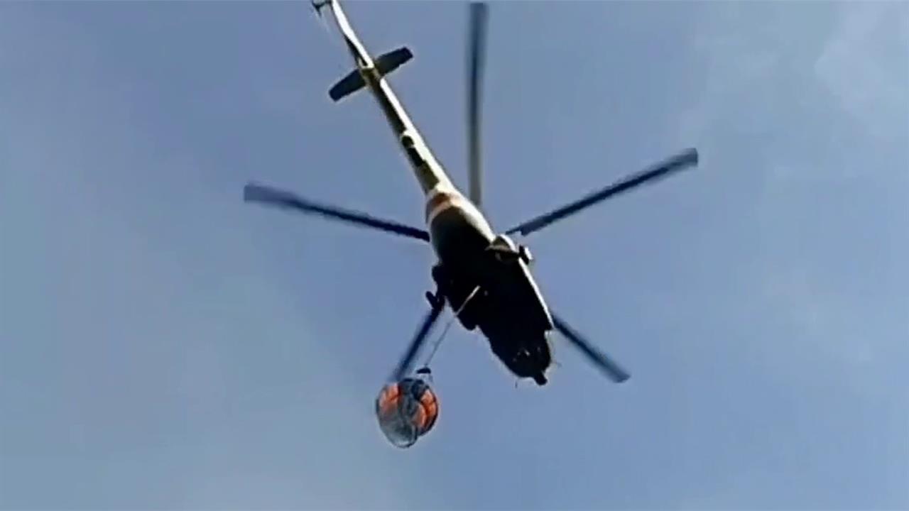 В Коктебеле еще один вертолет привлекли для борьбы с природным пожаром