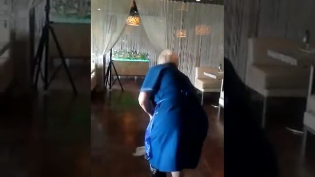 Вот так надо мыть полы!!!!!!!!!!!!!!!!!