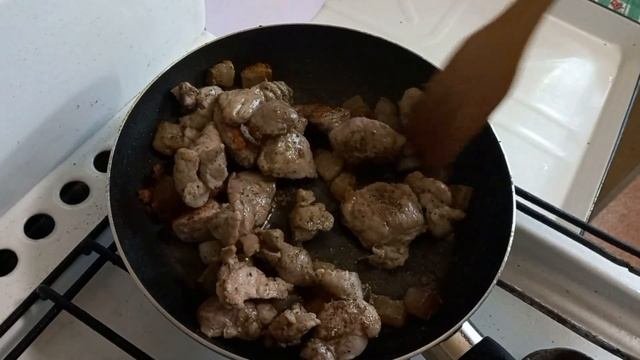 Суп с поджаренным свиным мясом