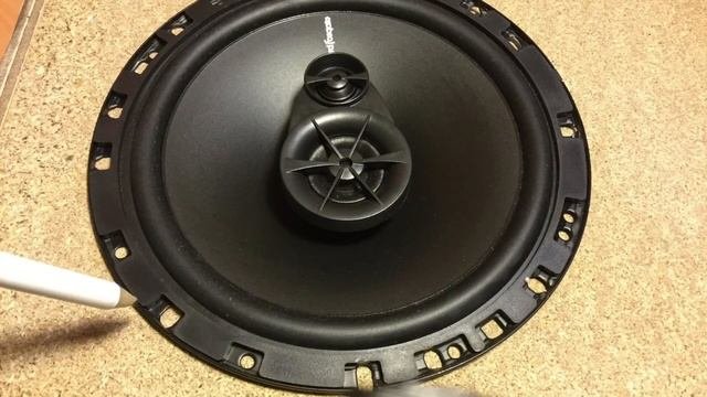 D.I.Y Jimmy builds speaker box for Suzuki jimny
