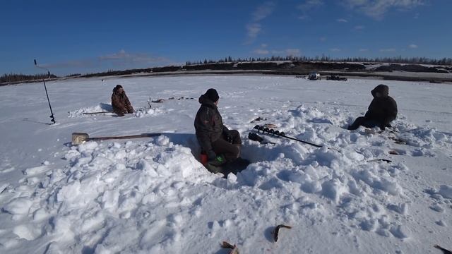 ОДИН ВЕСЕННИЙ ДЕНЬ В ЯКУТИИ! ПОЛОВИЛИ МЫ НЕМНОЖКО!