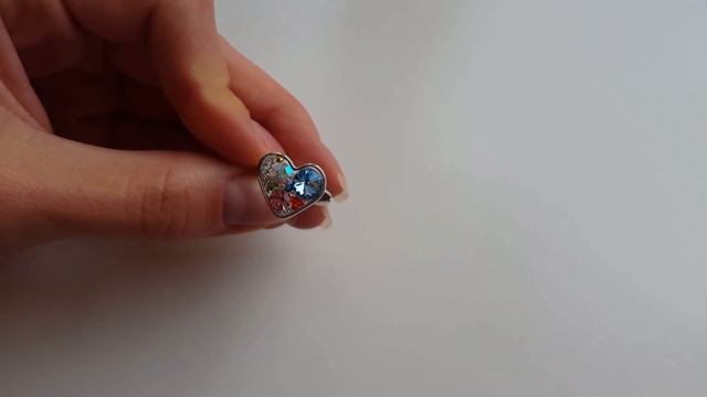 Серебряное колечко с кристаллами Сваровски