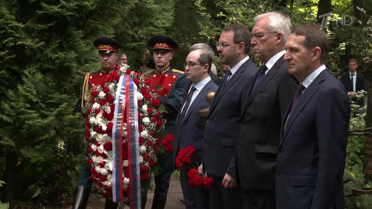 На Введенском кладбище в Москве почтили память летчиков французского авиаполка "Нормандия - Неман"
