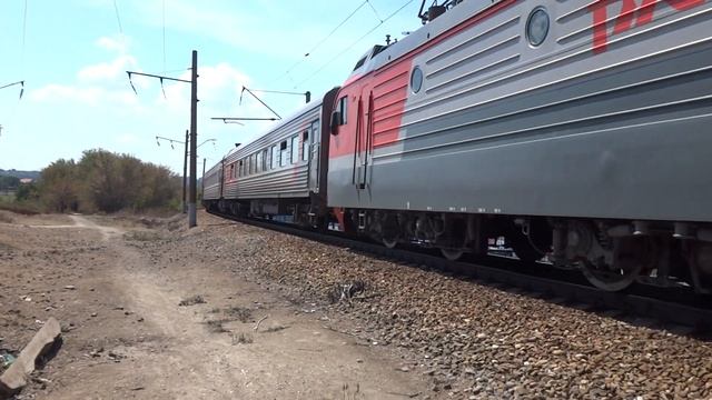 В новом окрасе! ЭП1М-410 с первым рейсом поезда №529 Анапа — Киров.