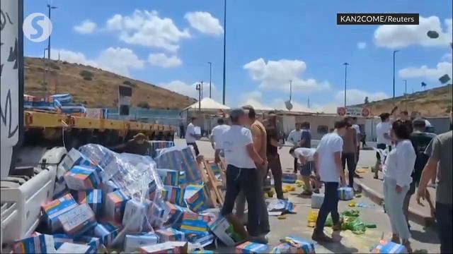 Израильские протестующие заблокировали колонну с гуманитарной помощью, направляющуюся в Газу