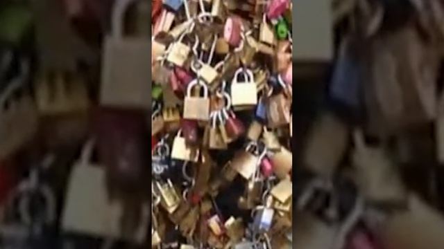 Замки любви на Мосту Искусств