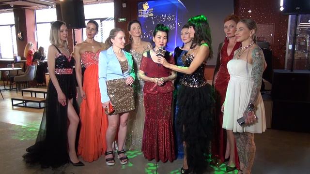 Дана Суеркулова и модели коллекции вечерних платьев для артистов #DanaSuer #певица #модели #мода