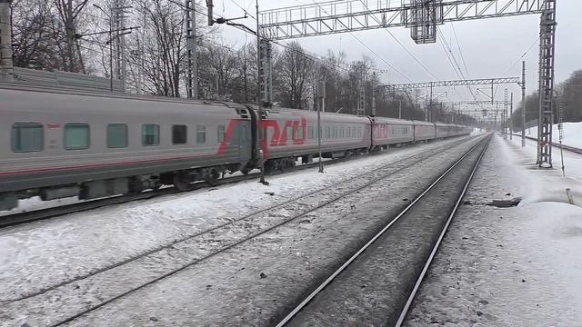 Электровоз ЭП20-041 (ТЧЭ-6) со скорым поездом №063Й/064Й Самара - Санкт-Петербург.