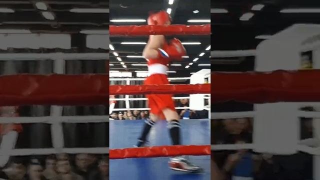 Роман СоловьёвКлубБОКСАРусиЧоткрытый ринг красный угол
