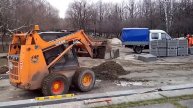 "Строители" месят бетон трактором. Москва