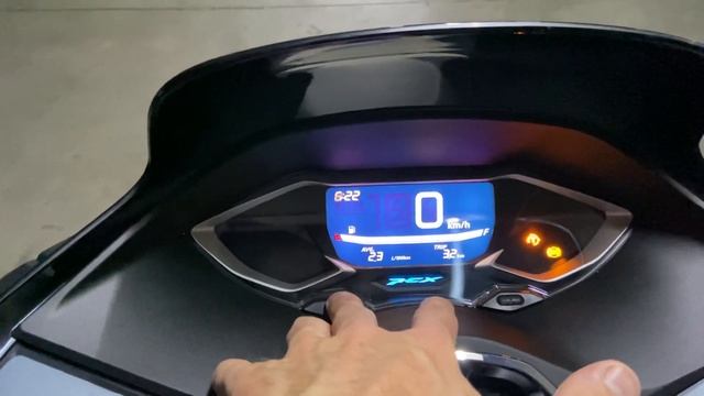 Honda pcx 125 cc. 2022 como CAMBIAR la HORA  ? #honda