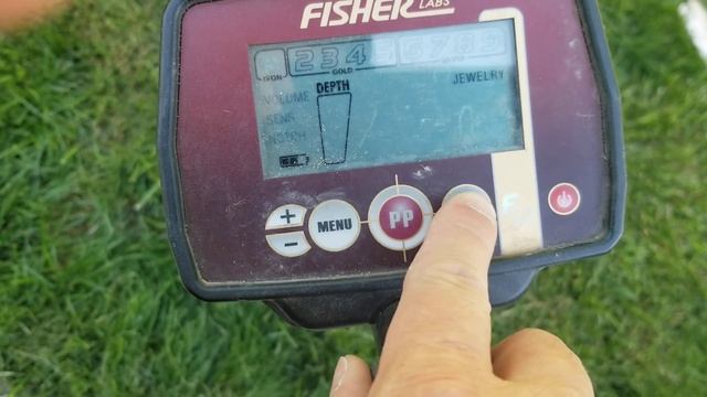 Fisher F22 10k gold ring and nickel test metal detector