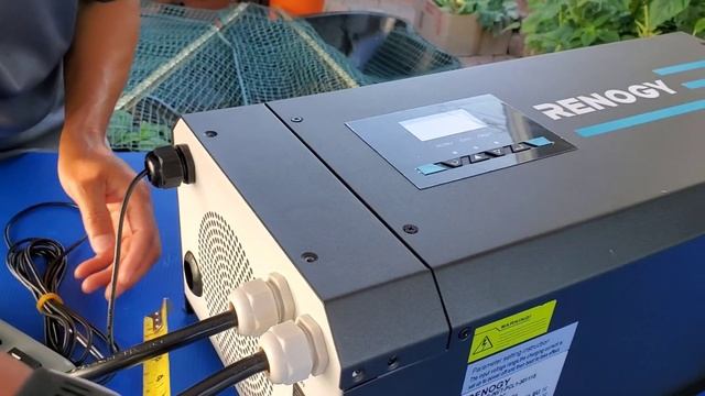 Renogy 3000watts Pure Sine Wave Inverter/Charger -out of box over view