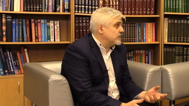 Интервью- Руслан Садковский: о сцене актёрском мастерстве специфике театра работе в профессии
