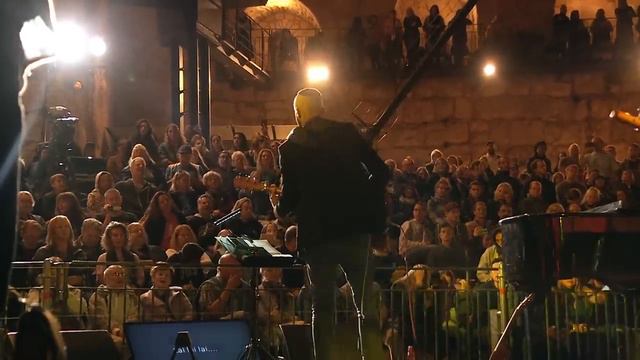 Psalm 121 in HEBREW! בעברית -- LIVE at the TOWER of DAVID, Jerusalem -- Joshua Aaron -- Esa Einai