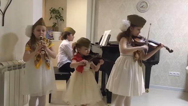 "Катюша". Исполняют Шакировы Родион, Каролина, Мирослава и Катенька.