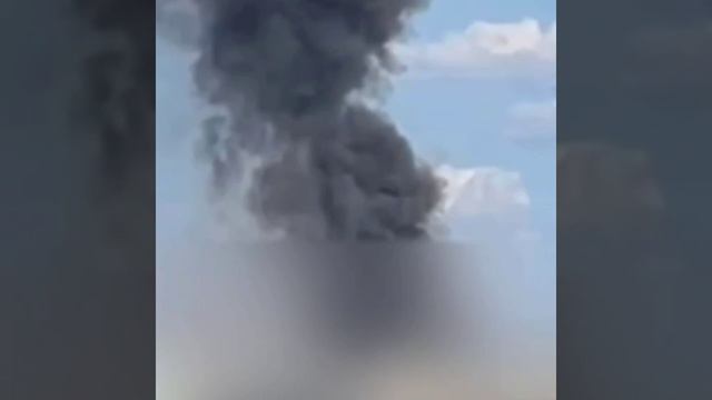 ‼️🇺🇦💥 Мощные взрывы в Харьковской области: в небо поднимаются черные клубы дыма