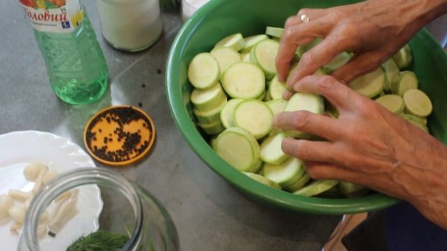 Мариновані кабачки як у дитинстві Закатка на зиму Рецепт