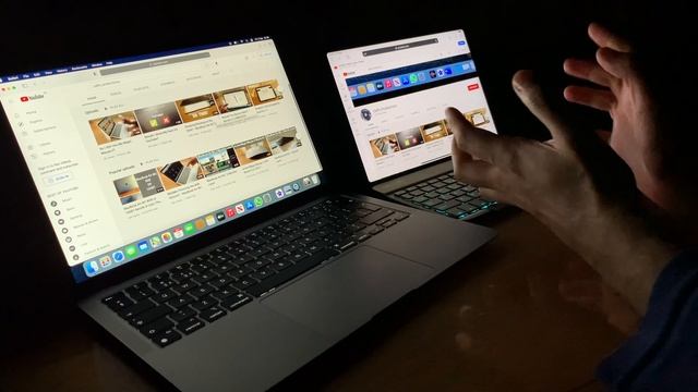 MacBook Air M1 vs iPad Pro 11 in the Dark!
