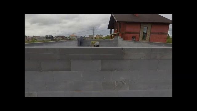 Кладка стен и заливка армопояса для будущей столярки.