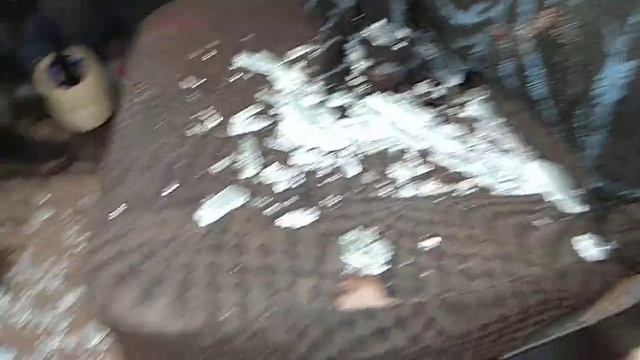Хулиганы разбили стекло в газели