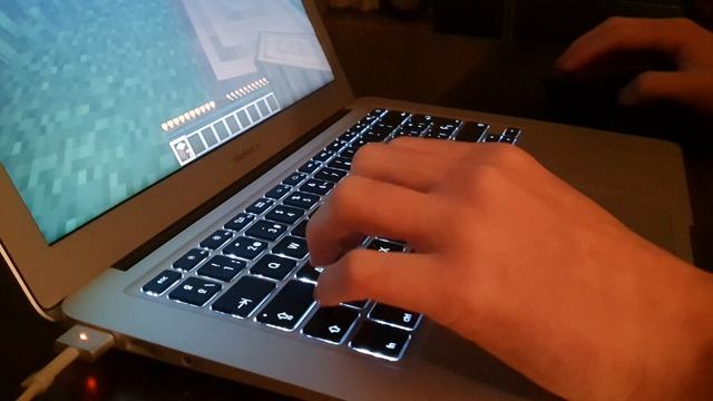 MacBook Air (13" 2017) Keyboard Test (Minecraft)