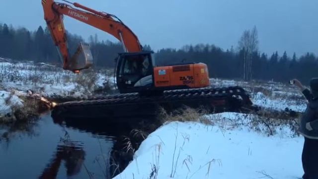 Экскаватор амфибия Hitachi 200