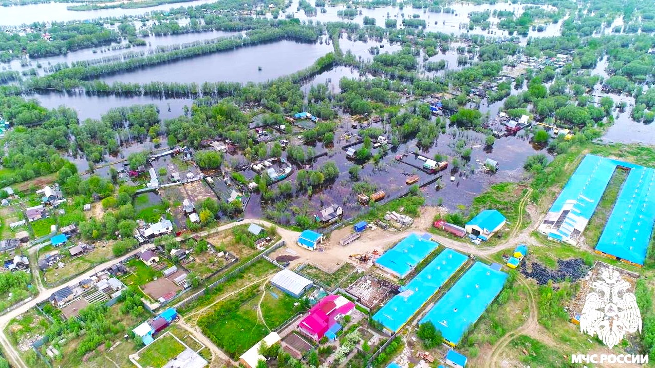 В Нижневартовске, Мегионе, Лангепасе и Берёзовском районе из-за паводка действуют режимы повышенной