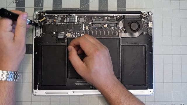 13" Macbook Air A1369 2010 and 2011 Solid State Disk SSD Installation