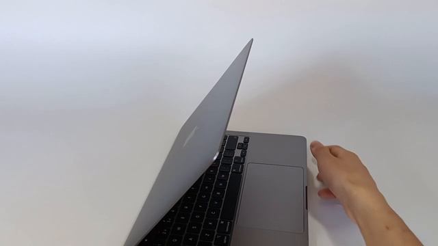 Apple Macbook Pro 13-inch M2 – Computer design, materials, measurements and weight