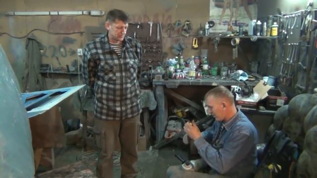 СТОЮ НА КРАЮ. ГАРАЖ- ОГРОМНАЯ ЯМА.